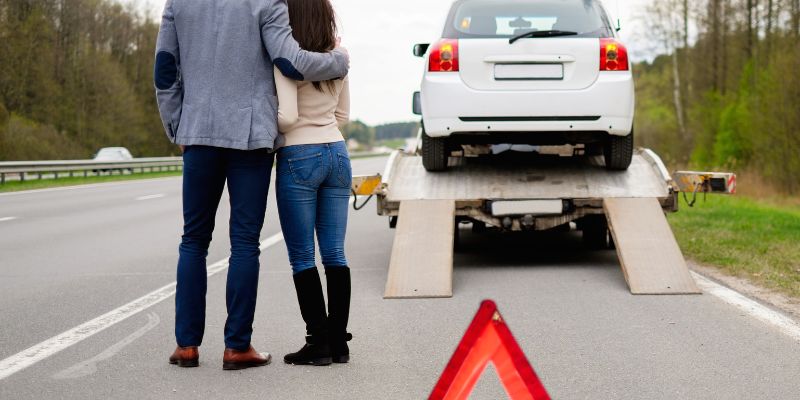 Precisa de Reboque? Descubra se o Serviço Particular ou do Seguro é Mais Vantajoso